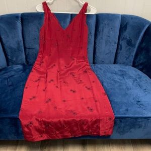 Elegant Tocca sleeveless dress with embroidery